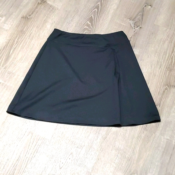 Mountain Hardwear Dresses & Skirts - Mountain HardWear black skirt mini stretch size M